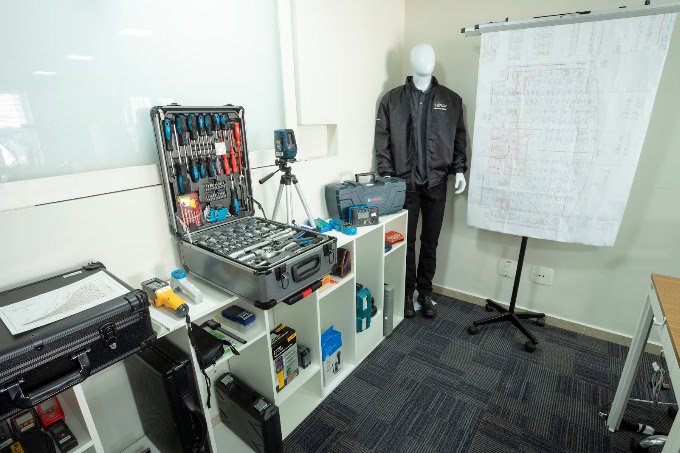 Ferramentas e equipamentos técnicos associados à Héron